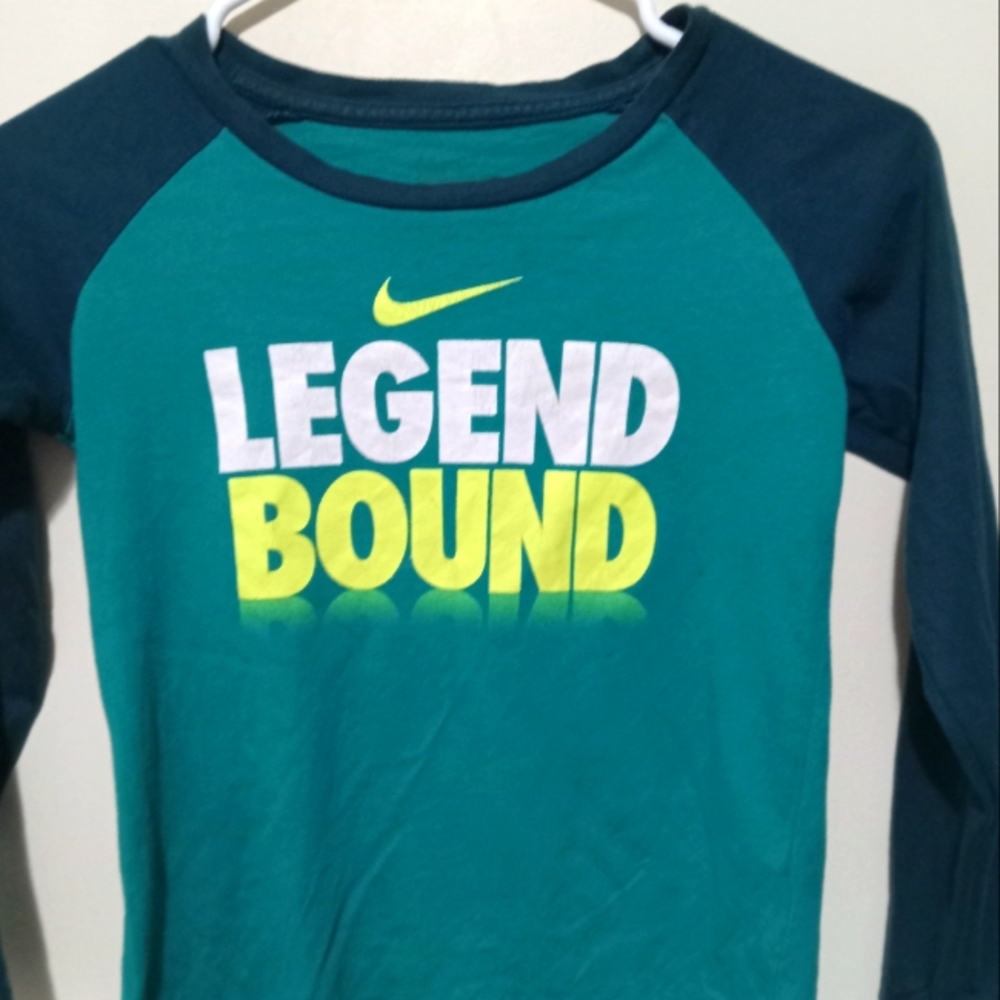 Nike boys long Sleeve Shirt size 6 green